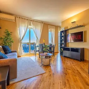 https://beautiful-sunny-flat-with-top-city-view-balcony.it-lombardy.com